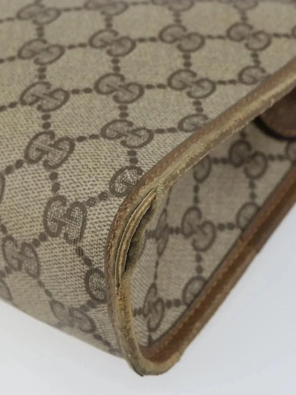 GUCCI GG Supreme Clutch Bag PVC Beige Gold 111 01 037 Auth bs32865
